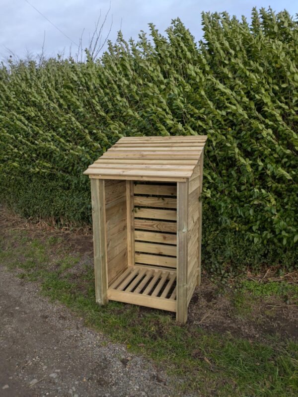 Compact 4ft x 3ft log store with an open-front design.